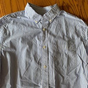 Men’s old navy seersucker style button up shirt